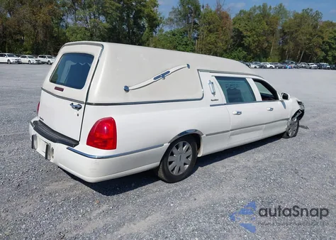 2006 Lincoln Town Car Executive from USA, damaged, VIN 1LJFM88W36Y608043